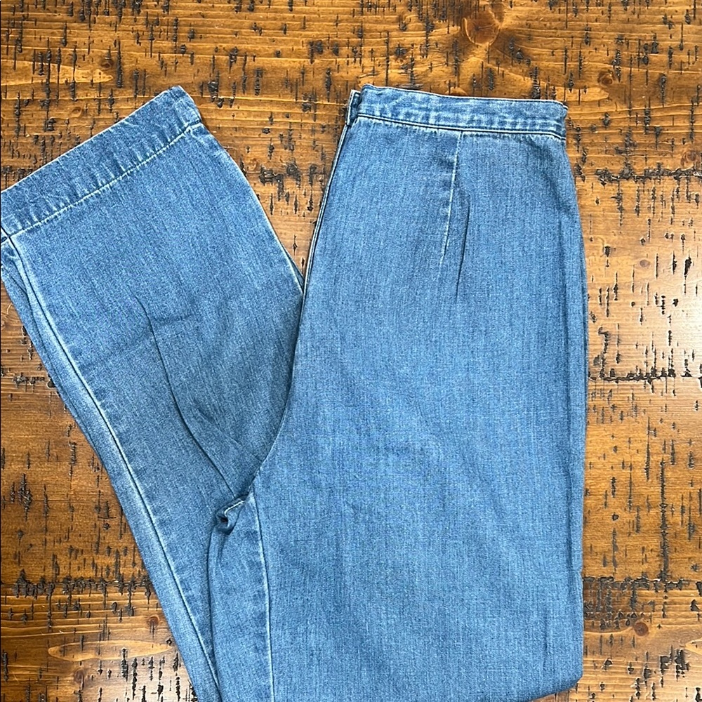 Classic Charter Club light weight denim Capri